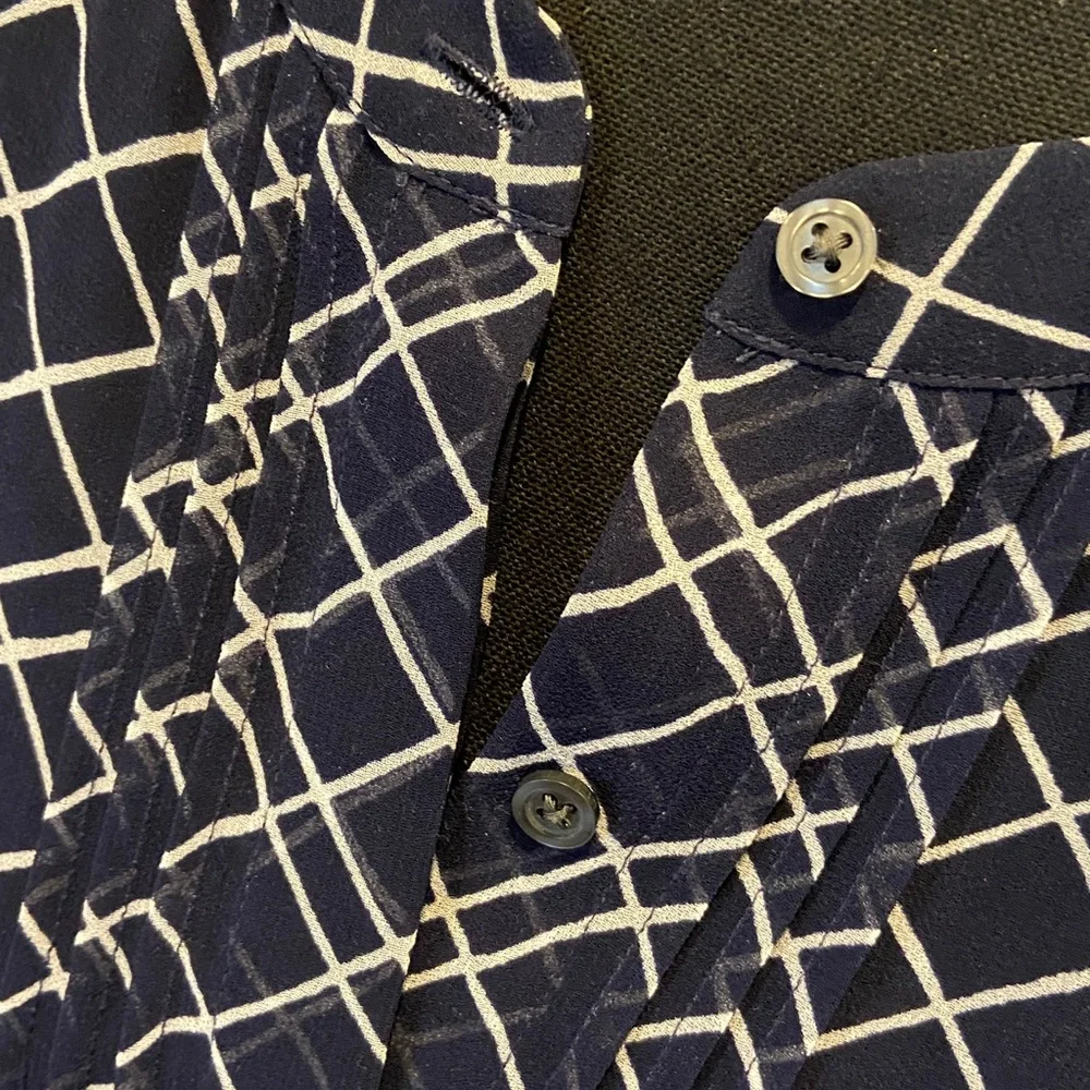 Banana Republic navy blouse with cami, size Large - Picture 5 of 5